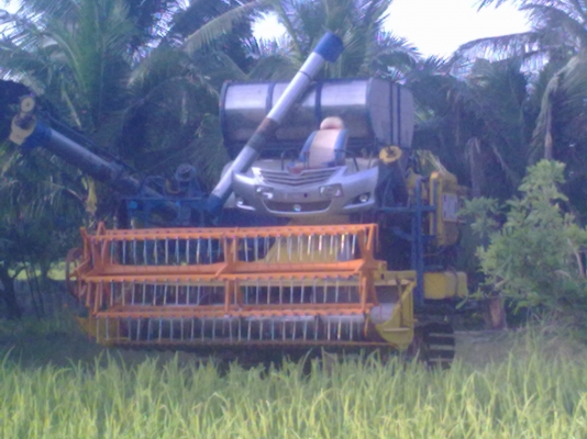 ขายแล้วครับ ไปสระแก้ว รถเกี่ยวนวดข้าวพร้อมใช้ ราคาไม่แพง