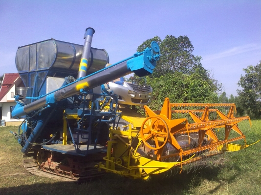 ขายแล้วครับ ไปสระแก้ว รถเกี่ยวนวดข้าวพร้อมใช้ ราคาไม่แพง