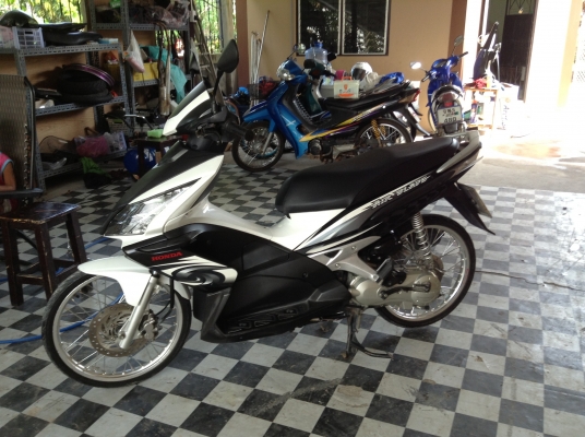 (((ซื้อคันนี้โอนให้ฟรีคับ)))ขาย!!!ฮอนด้าแอเบรค ปี50 รถเครื่องดีคับ มีเล่มทะเบียนครบ ภาษีไม่หมด