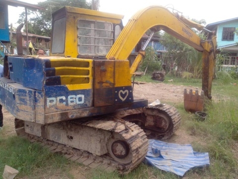 ขายKOMATSU PC60-2 สภาพสวยพร้อมใช้ ติดต่อได้ที่คุณ อ๊อฟ พิจิตร 086-737-9991