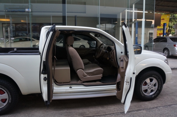 NISSAN NAVARA ปี 2010 cab สีขาว ชุดแต่งครบ เครื่อง ช่วงล่างดี แอร์เย็น รถสวย พร้อมใช้งาน ราคาโดนใจ ฟรีดาวน์ จัดไฟแนท์ได้เต็ม