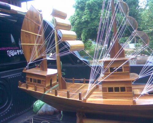 ปลากัดจีนแกะสลักไม้สัก +  เรือไม้สัก