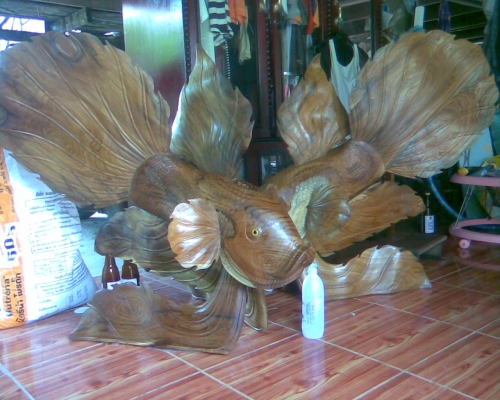 ปลากัดจีนแกะสลักไม้สัก +  เรือไม้สัก