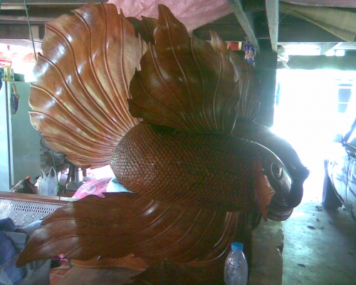 ปลากัดจีนแกะสลักไม้สัก +  เรือไม้สัก