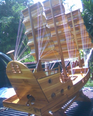ปลากัดจีนแกะสลักไม้สัก +  เรือไม้สัก