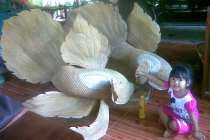 ปลากัดจีนแกะสลักไม้สัก +  เรือไม้สัก