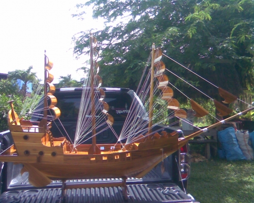 ปลากัดจีนแกะสลักไม้สัก +  เรือไม้สัก