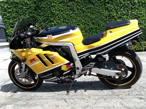 ลดราคาจะได้ไปไวไวถูก ๆ gsxr 400 r7 เก็บเดิมๆทะเบียนแท้ พร้อมโอน