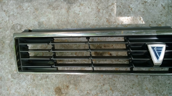 กระจังหน้า nissan bluebird u12