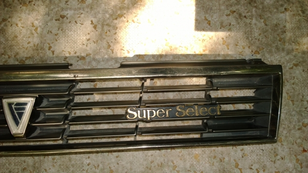 กระจังหน้า nissan bluebird u12