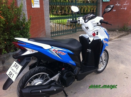 ขายhonda click สีน้ำเงินขาว จด 9ก.ค 2555 ไมล์ 3100โล ขายhonda click สีน้ำเงินขาว จด 9ก.ค 2555 ไมล์ 3100โล