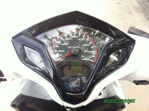 ขายhonda click สีน้ำเงินขาว จด 9ก.ค 2555 ไมล์ 3100โล ขายhonda click สีน้ำเงินขาว จด 9ก.ค 2555 ไมล์ 3100โล