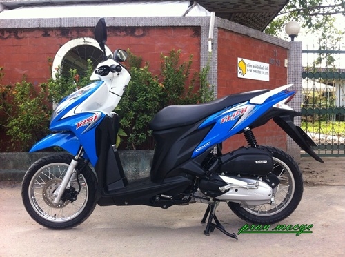 ขายhonda click สีน้ำเงินขาว จด 9ก.ค 2555 ไมล์ 3100โล