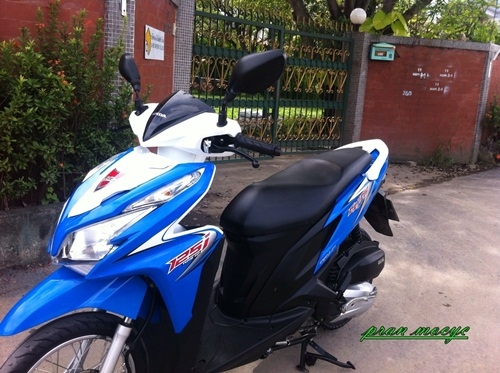 ขายhonda click สีน้ำเงินขาว จด 9ก.ค 2555 ไมล์ 3100โล ขายhonda click สีน้ำเงินขาว จด 9ก.ค 2555 ไมล์ 3100โล