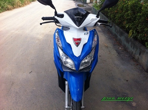 ขายhonda click สีน้ำเงินขาว จด 9ก.ค 2555 ไมล์ 3100โล ขายhonda click สีน้ำเงินขาว จด 9ก.ค 2555 ไมล์ 3100โล