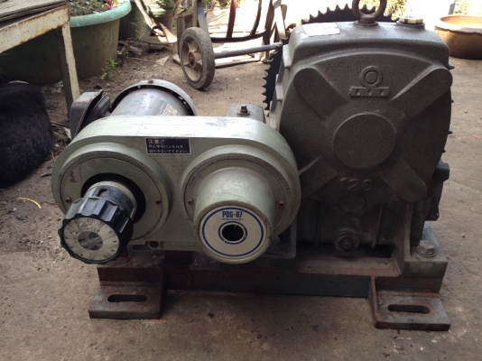 ขายหัวเกียร์ทดรอบ Makishinko พร้อมมอเตอร์ 1 HP.220 V  รอบช้า 1:120 สภาพสวย พร้อมใช้งาน