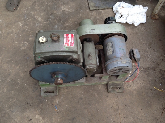 ขายหัวเกียร์ทดรอบ Makishinko พร้อมมอเตอร์ 1 HP.220 V  รอบช้า 1:120 สภาพสวย พร้อมใช้งาน