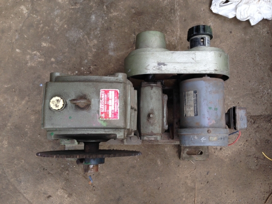 ขายหัวเกียร์ทดรอบ Makishinko พร้อมมอเตอร์ 1 HP.220 V  รอบช้า 1:120 สภาพสวย พร้อมใช้งาน