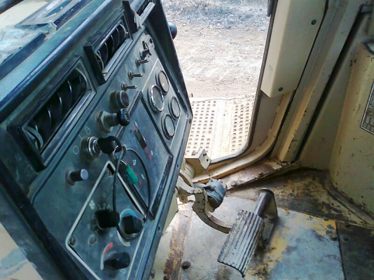 รถแทรคเตอร์ CAT D6 H มีเอกสารใบอินวอยล์ จดทะเบียนได้ทันที รถสวยราคาต่อรองได้