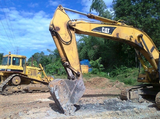รถแบคโฮ CAT 330 B รถสวย มีใบอินวอยล์ จดทะเบียนได้