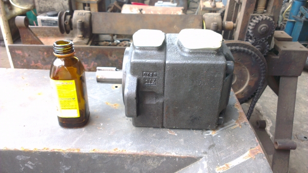 Sell> ปั้มไฮดรอลิคมือสอง ราคาถูก ยี่ห้อ Yuken เป็น Vane Pump ครับ กำแพงแสน นครปฐม