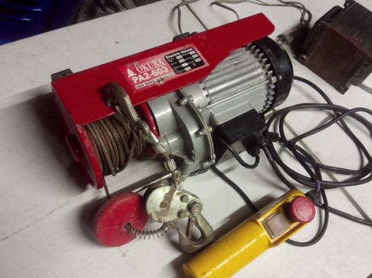 ขายรอกสลิงไฟฟ้ามือสอง สภาพพร้อมใช้งาน 600 KGs. ใช้ไฟบ้านปกติ สลิงยาว 18 เมตร