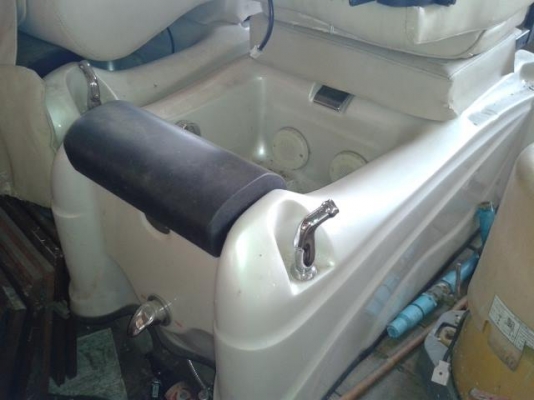 อ่าง น้ำวนนวดเท้า อะไรสักอย่าง เพื่อนฝากขาย