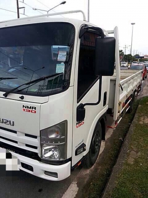 รถอีซูซุ 6 ล้อ NMR 130 แรงม้า. ปี 52  ( รถวิ่ง  5x,xxx กม. ) สนใจติดต่อ  081 - 6079515
