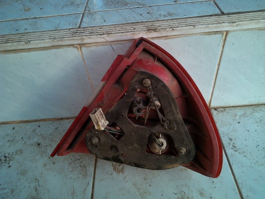 ไฟท้ายด้านซ้าย  Ck4 ท้ายเบ้นซ์