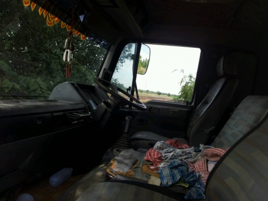 HINO KR360 เครื่อง EH 700 6 ล้อใหญ่ ราคา 480,000 บ.