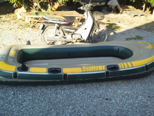 เรือยาง SEA HAWK ขนาดใหญ่่รับได้ 5 คน หรือที่ 240 Kg.พร้อมที่สูบลม