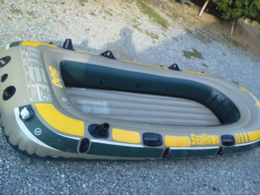 เรือยาง SEA HAWK ขนาดใหญ่่รับได้ 5 คน หรือที่ 240 Kg.พร้อมที่สูบลม