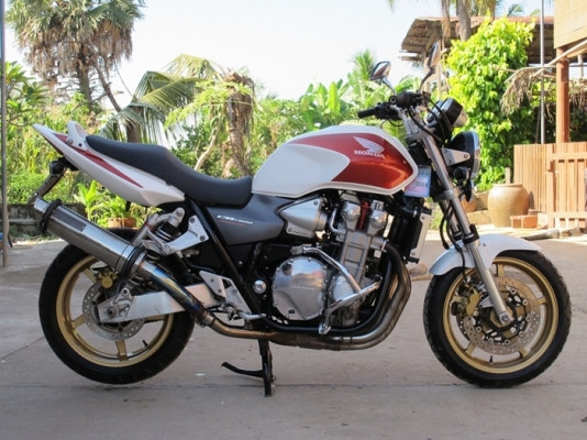 Honda cb 1300 ปี 05 ทะเบียนแท้