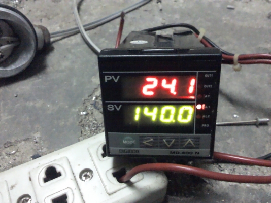 เครื่องวัดและควบคุมอุณหภูมิ ยี่ห้อ DIGICON พร้อมห้ววัดแบบ K วัดอุณหภูมิได้สูงสุด 400 C. (มีแค่ 4 ชุด)