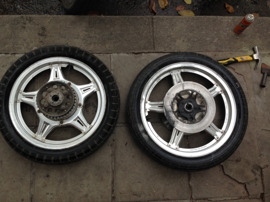 ขายล้อแม๊ค CB750 หรือใส่ SR400 ก็ได้ ในราคา3900