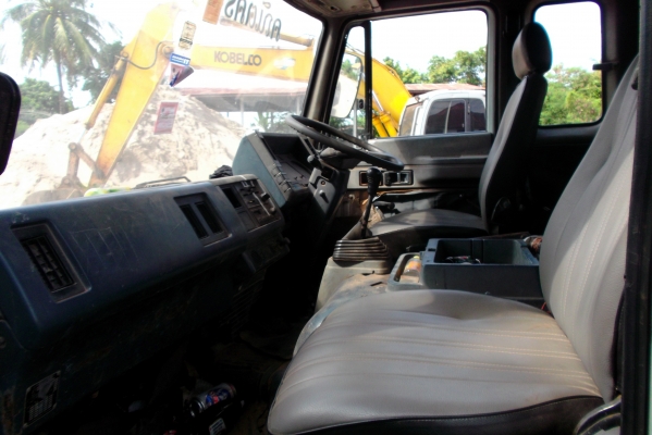 ขายด่วนรถ6ล้อร็อคกี้195ห้างแท้ติดเครน3ตันUNI-3.30V ขายด่วนรถ6ล้อร็อคกี้195ห้างแท้ติดเครน3ตันUNI-3.30V