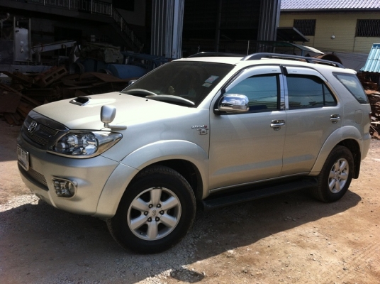 TOYOTA FORTUNER 3.0 V 4WD
