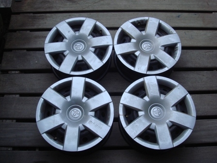 ขายกะทะเดิมพร้อมฝาครอบรถตู้ toyota commuterขอบ 15 สภาพใหม่