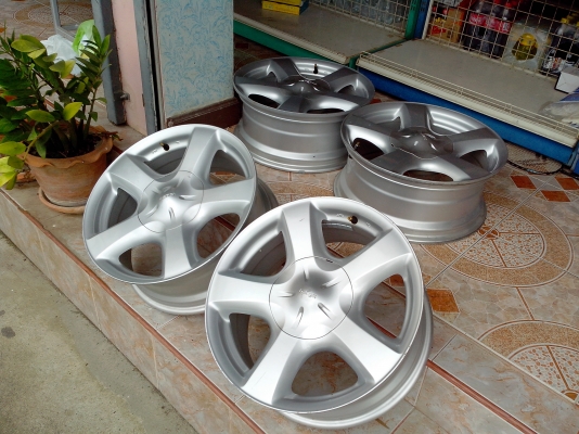 ขายด่วนล้อแม็กขอบ17 อีซุซุ หกรู เก็บไวไม่ได้ใช้ ขายดีกว่าครับ