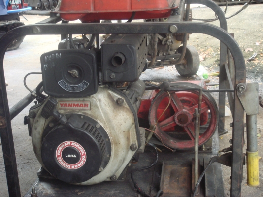 รถขนย้ายสินค้าเกษตร ยกไฮดรอลิคและปั้มฉีดยาเครื่องดีเซล