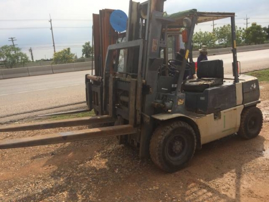 ขายฟอร์คลิฟต์ MITSUBISHI FD30 เครื่องยนตร์ 4 สูบดีเซล เกียร์ธรรมดา เสาสูง 3 เมตร  ยก 3 ตัน นำเข้าจากญี่ปุ่น