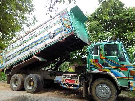 ขายรถบรรทุกสิบล้อดั๊มพ์ Isuzu rocky เครื่อง 185 turbo 2 เพลาดั๊มพ์มิเนียม ยาง 60\% ขายรถบรรทุกสิบล้อดั๊มพ์ Isuzu rocky เครื่อง 185 turbo 2 เพลาดั๊มพ์มิเนียม ยาง 60\%