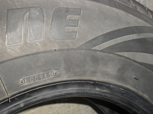 ยาง BRIDGESTONE 215R14 ปี11 สวยๆ 1 คู่ ราคา 2300 บาท