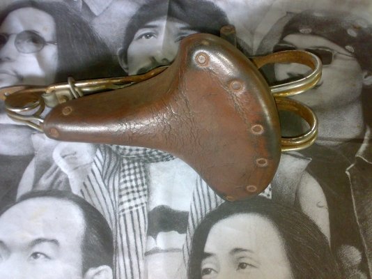 ขายเบาะ/อานจักรยาน หนังแท้ครับ *** พี่สัมพันธ์ ศีราชา จองไว้แล้วครับ