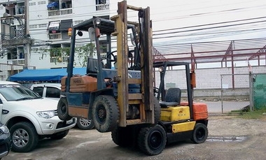 ขายรถยกโฟร์คลิฟท์ KOMAT'SU FD30-11 ตามสภาพสีไม่สวย ขายรถยกโฟร์คลิฟท์ KOMAT'SU FD30-11 ตามสภาพสีไม่สวย