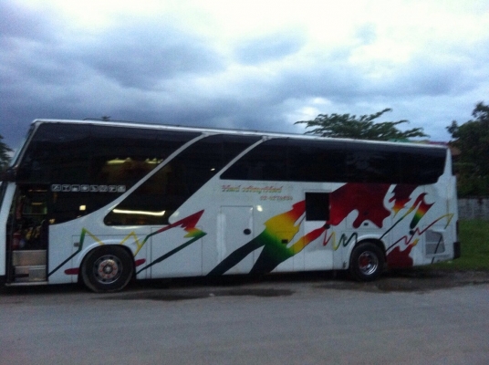 ขาย รถบัสแอร์ 6 ล้อ โทร.081-8575279,081-5620168