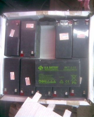 แบตเตอรีแห้ง 12 v สภาพใหม่ 9 แอมสภาพดีครับของใหม่ครับ อายุการใช้งาน 3-4 ปีครับ ใส่รถเครื่อง หรือเครื่องสำรองไฟได้ครับ หรือแปงทำอย่างอื่น