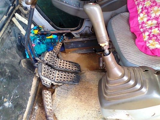 รถแบคโฮ HITACHI EX 120-2 รถสีเดิม ๆ มีแอร์ มีใบอินวอยล์จดทะเบียนได้.