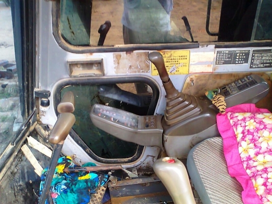 รถแบคโฮ HITACHI EX 120-2 รถสีเดิม ๆ มีแอร์ มีใบอินวอยล์จดทะเบียนได้.