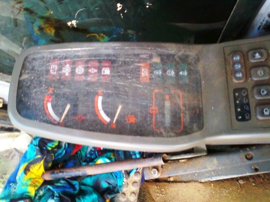 รถแบคโฮ HITACHI EX 120-2 รถสีเดิม ๆ มีแอร์ มีใบอินวอยล์จดทะเบียนได้.